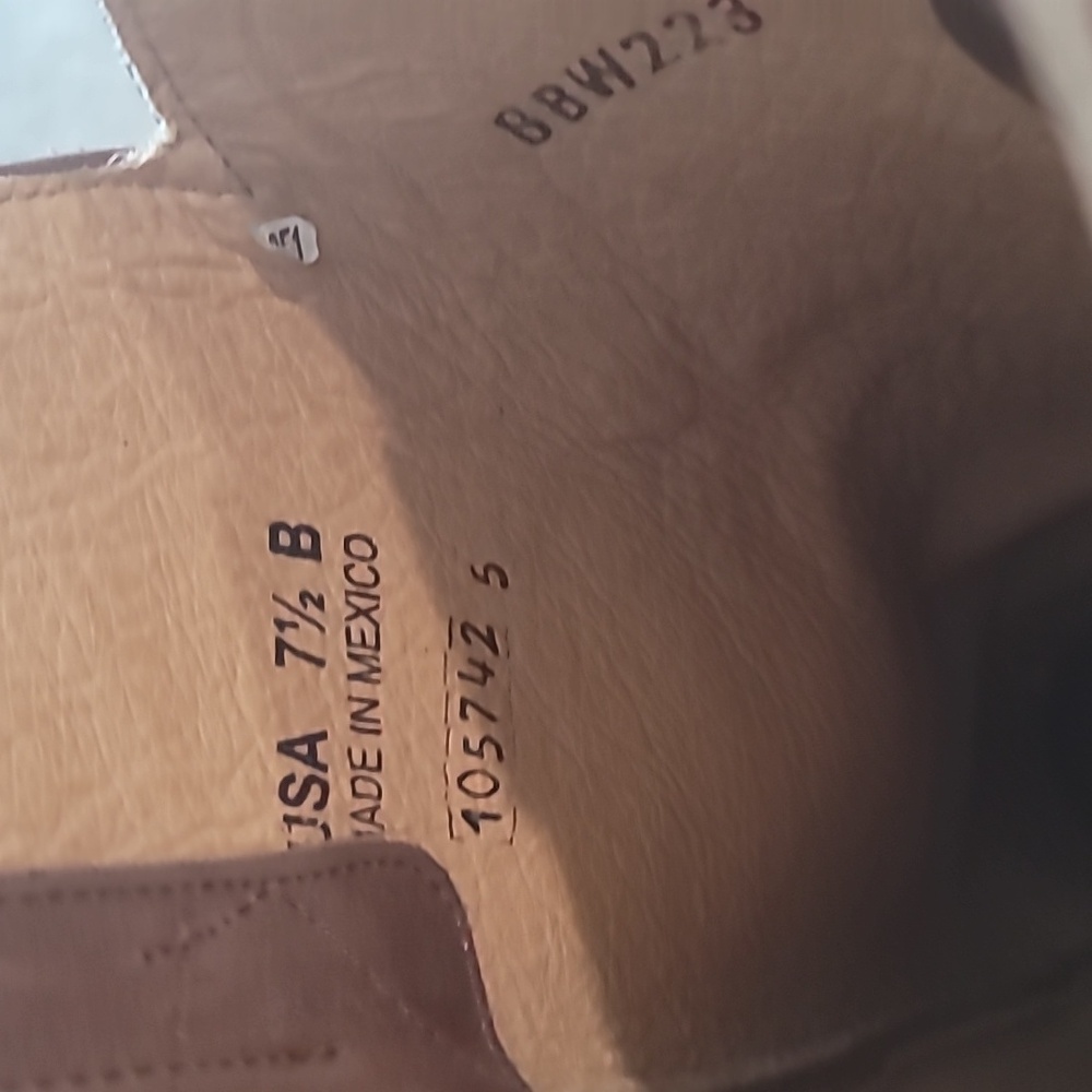 Boots - Picture 5 of 10